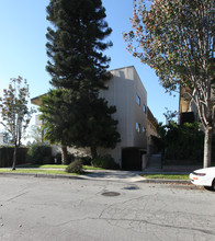 227 Justin Ave in Glendale, CA - Foto de edificio - Building Photo