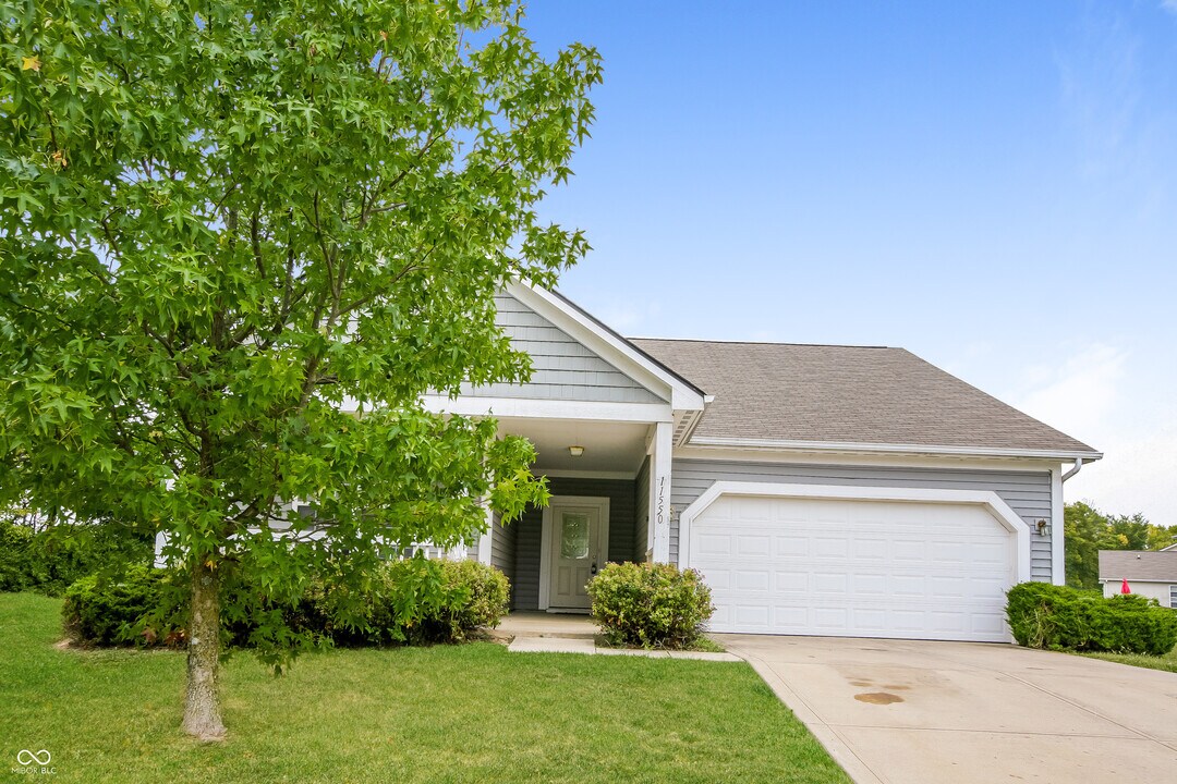 11550 Long Lake Dr. in Indianapolis, IN - Building Photo
