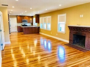 394 Weld St in Boston, MA - Building Photo - Building Photo