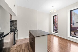 560 Bramhall Ave, Unit 1 in Jersey City, NJ - Building Photo - Building Photo