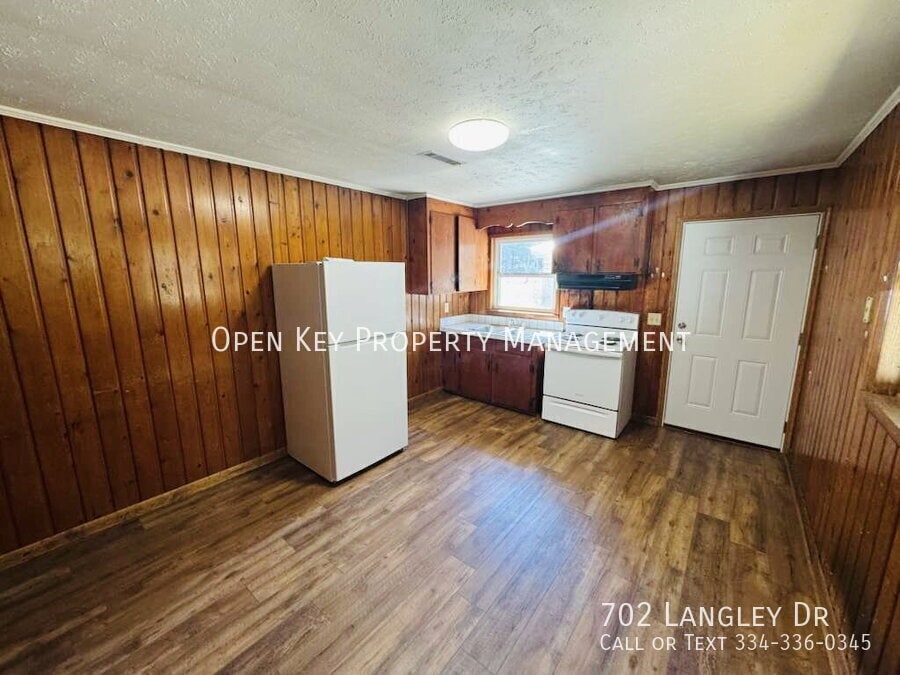 702 Langley Dr in Dothan, AL - Building Photo