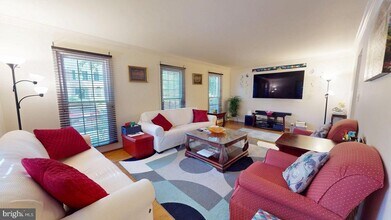 6279 Walkers Croft Way in Alexandria, VA - Foto de edificio - Building Photo