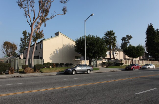 Whitfield Manor in Compton, CA - Foto de edificio - Building Photo