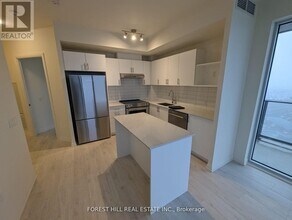 9000 Jane St in Vaughan, ON - Building Photo - Building Photo