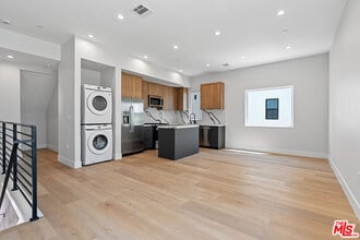 4714 W 17th St in Los Angeles, CA - Building Photo - Building Photo