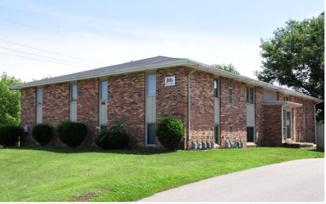 99 W Phoenix Ave in Normal, IL - Building Photo