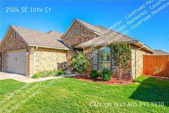 2504 SE 10th Ct in Moore, OK - Building Photo