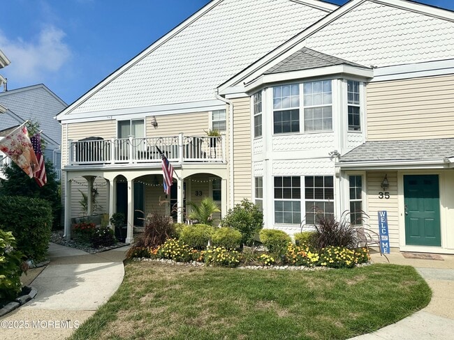 property at 33 Tulip Ln