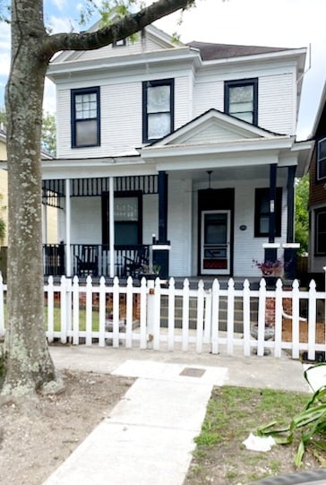 property at 813 E Park Ave