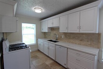 6625 Schiller St in Houston, TX - Foto de edificio - Building Photo