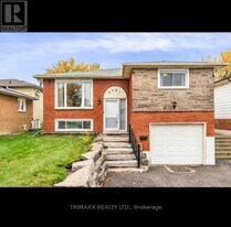 3321 Monica Dr in Mississauga, ON - Building Photo