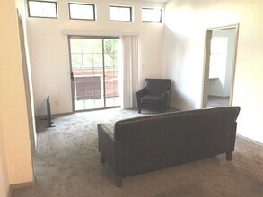 1002SEC in Champaign, IL - Foto de edificio - Interior Photo