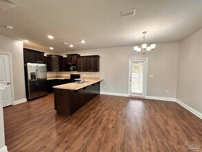 8600 Bucklebury Dr in Pensacola, FL - Building Photo - Building Photo