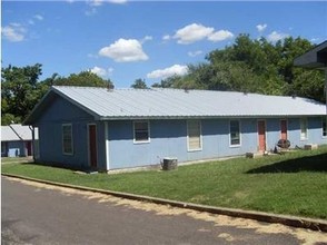 507 N Ave D in Clifton, TX - Building Photo - Building Photo