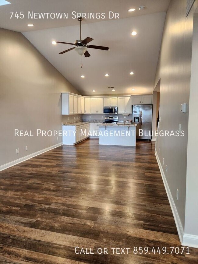 745 Newtown Springs Dr in Lexington, KY - Building Photo - Building Photo