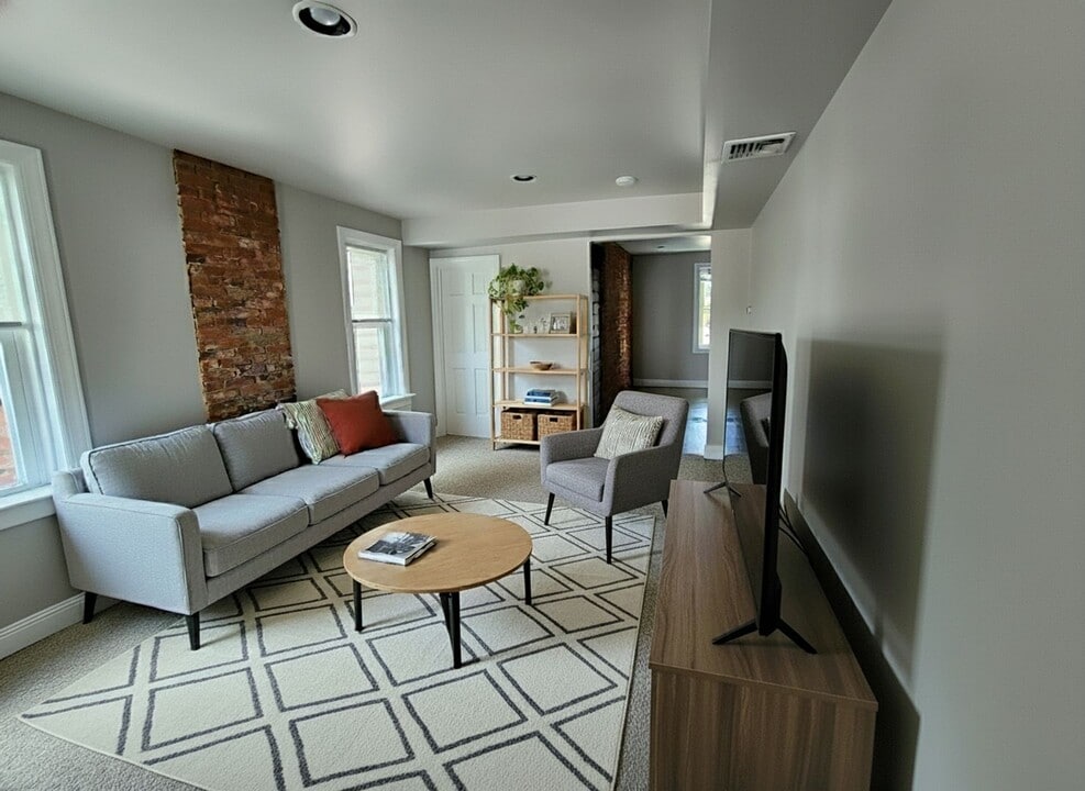 50-54 N Market St in Elizabethtown, PA - Building Photo