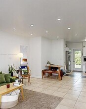 281 NE 112th St in Miami, FL - Foto de edificio - Building Photo