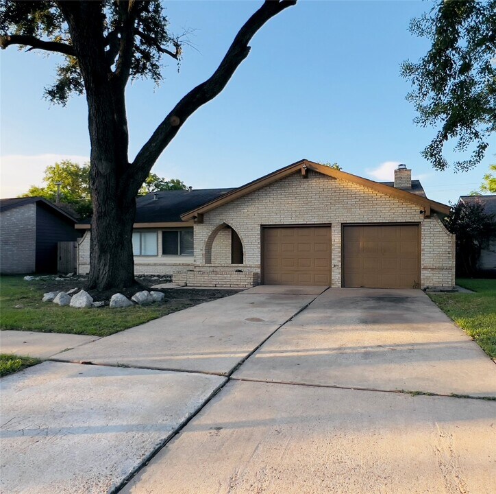 9614 Ravensworth Dr in Houston, TX - Building Photo