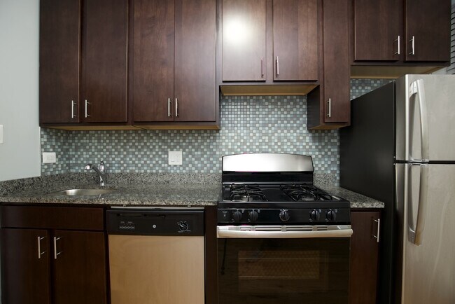 3908 N Janssen Ave, Unit A04C in Chicago, IL - Foto de edificio - Building Photo