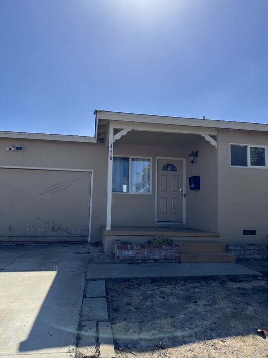 476 Reindollar Ave in Marina, CA - Building Photo