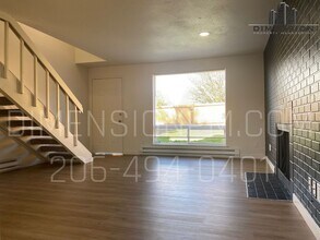 6108 29th St NE in Tacoma, WA - Foto de edificio - Building Photo