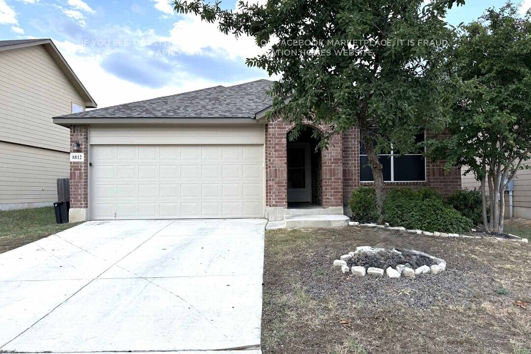 8812 Belgian Fls in San Antonio, TX - Building Photo