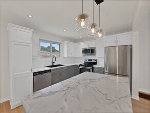 14 Clement Pl in St Catharines, ON - Building Photo - Building Photo