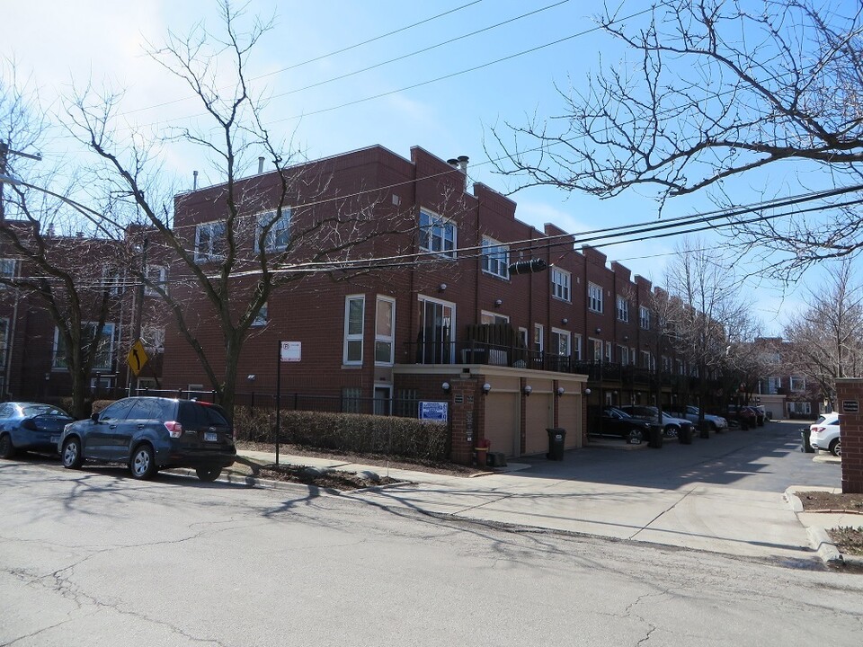 1775 W Altgeld St in Chicago, IL - Building Photo