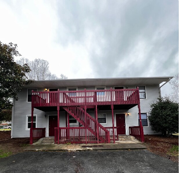 2712 Ingram Rd in High Point, NC - Building Photo