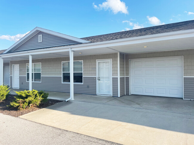 The Cottages at Bridgewater (Senior 55+) in Fort Wayne, IN - Foto de edificio - Building Photo