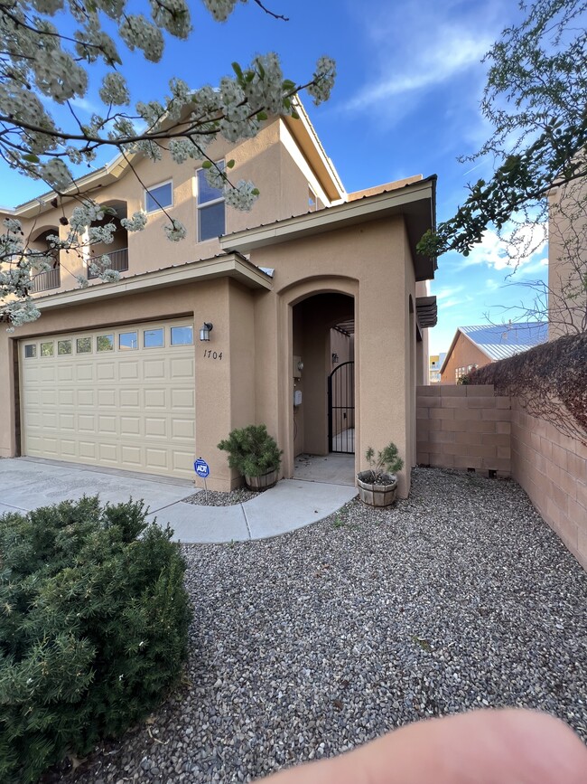 1704 Band Saw Plz NW in Albuquerque, NM - Foto de edificio - Building Photo