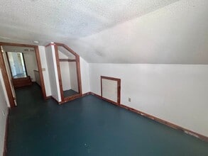 156 Main St in Newmarket, NH - Foto de edificio - Building Photo