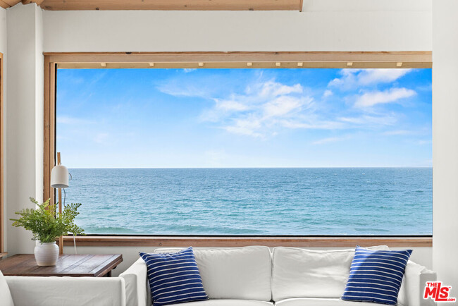 21422 Pacific Coast Hwy in Malibu, CA - Foto de edificio - Building Photo