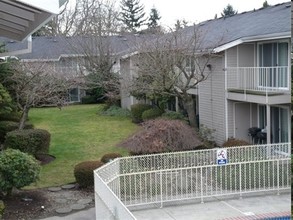 Woodlake Estates in Tacoma, WA - Building Photo - Building Photo