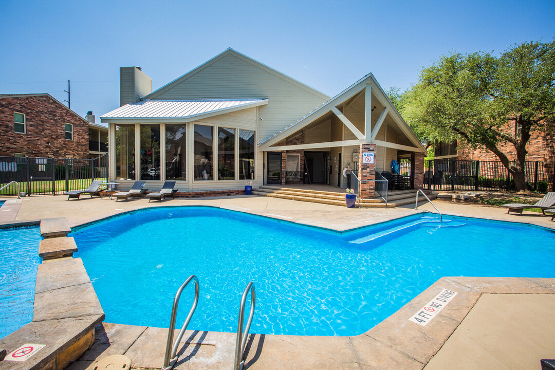 Saddlewood Apartments in Lubbock, TX - Building Photo