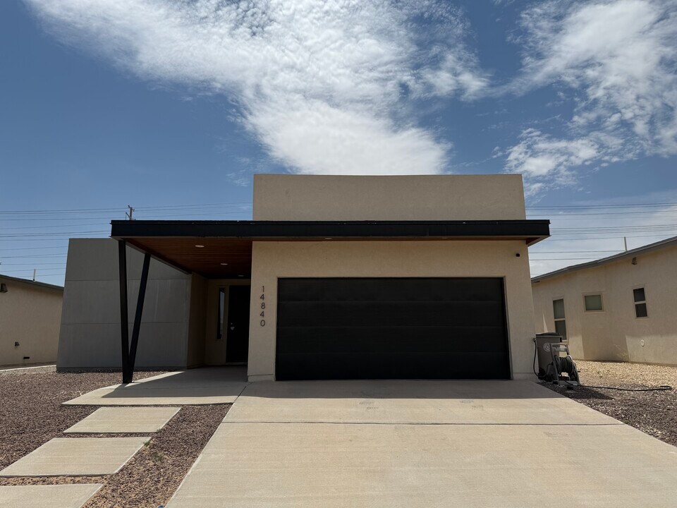 14840 John McNeely Ave in El Paso, TX - Building Photo