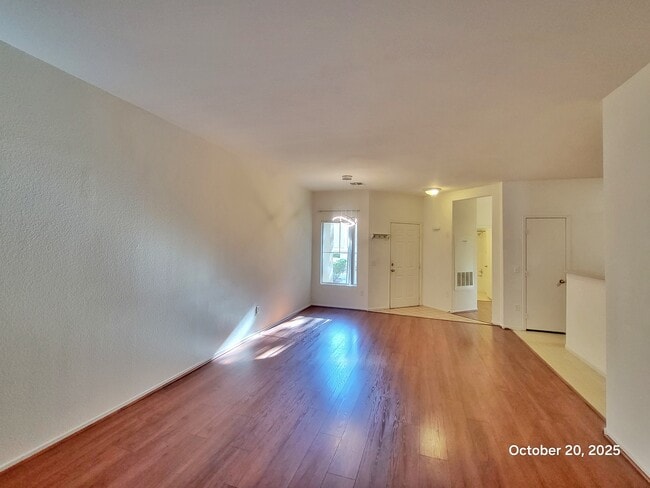 1004 Duckhorn Ct in Las Vegas, NV - Building Photo - Building Photo