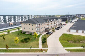 Creekside at Osgood Apartments in Fargo, ND - Building Photo - Building Photo