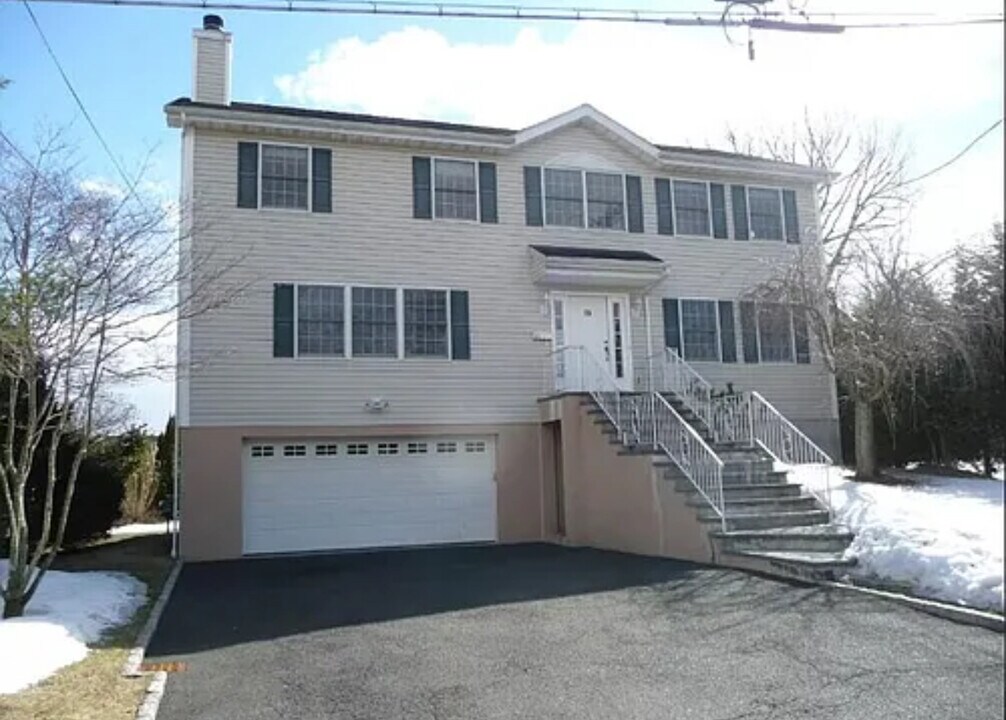 55 Stratford Ave in White Plains, NY - Building Photo