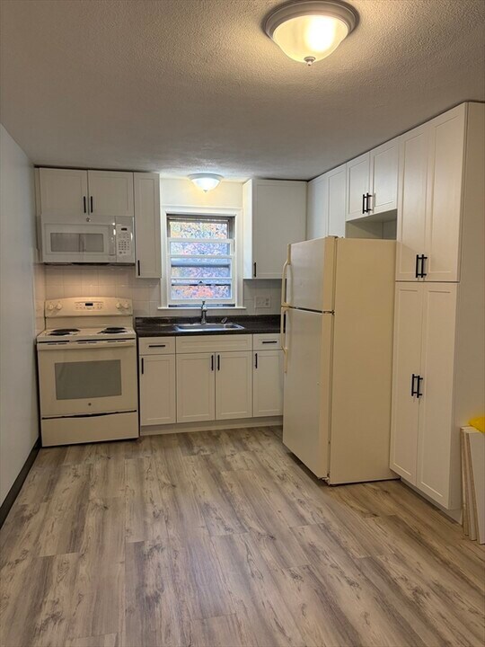 109 Trapelo Rd in Waltham, MA - Building Photo