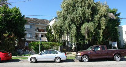 Park Manor Apartments in Tarzana, CA - Building Photo - Building Photo