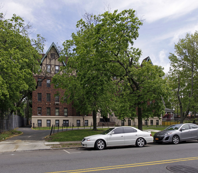 214 Glenwood Ave in East Orange, NJ - Foto de edificio - Building Photo