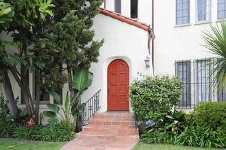 229 S Elm Dr in Beverly Hills, CA - Building Photo - Building Photo