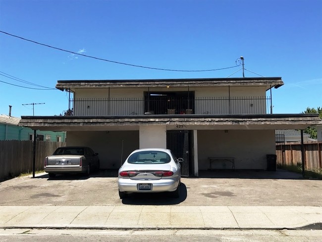 425 Hale Ave in Oakland, CA - Building Photo - Building Photo