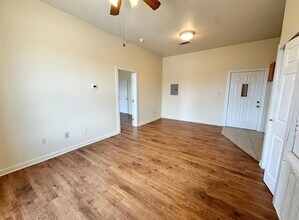 104 Depot St in Elgin, TX - Building Photo - Building Photo