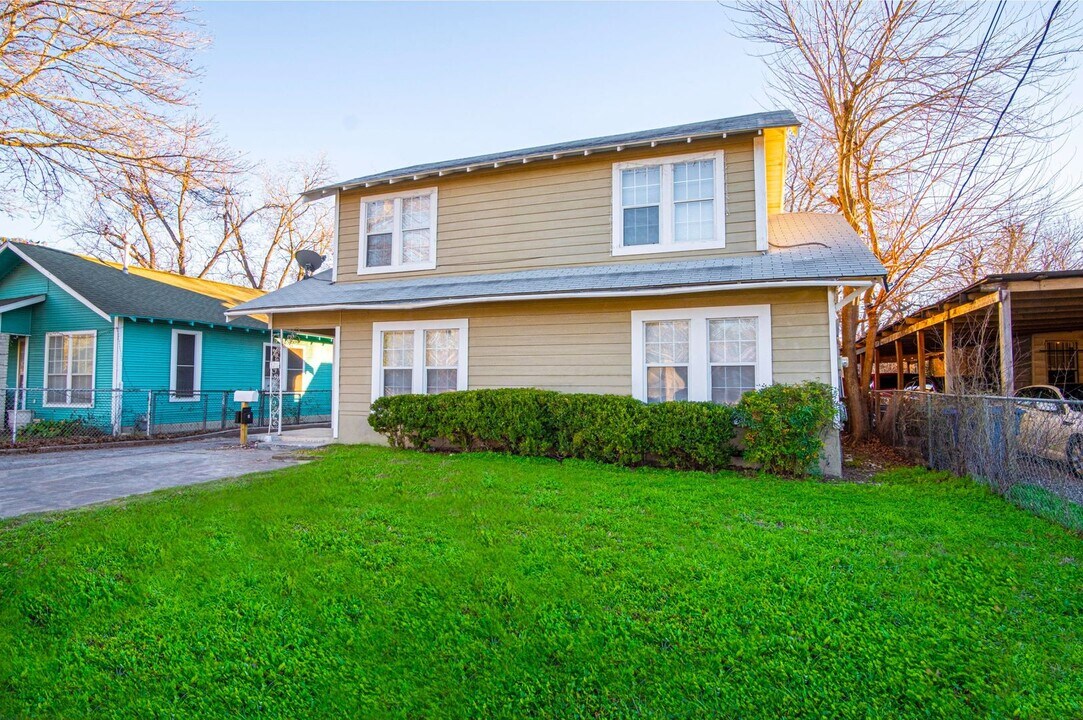 526 Cooper St, Unit 1 in San Antonio, TX - Foto de edificio