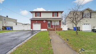 14 Carteret St in Woodbridge Township, NJ - Building Photo