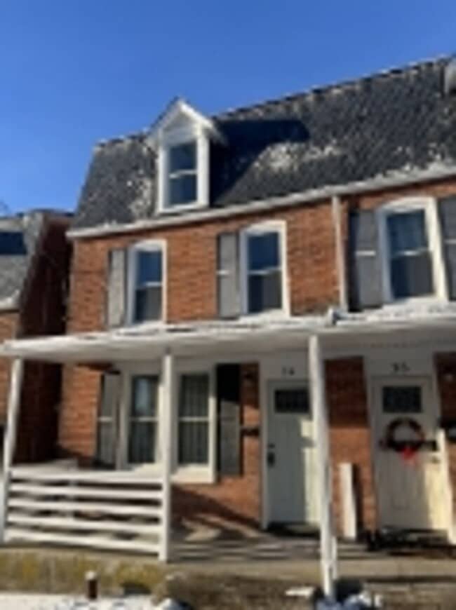 property at 34 N Lee St