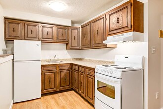 Lorrington Place in Lloydminster, AB - Building Photo - Building Photo