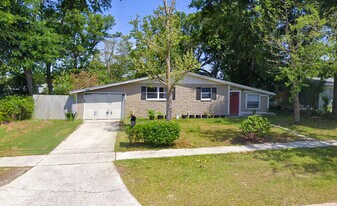 7227 Stonehurst Rd N in Jacksonville, FL - Building Photo